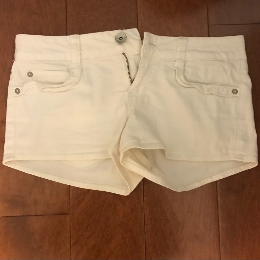 😍 White Denim Shorts 😍